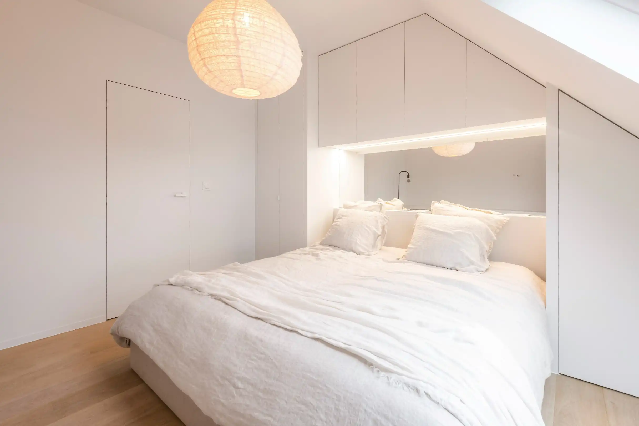 Prachtig gerenoveerde triplex gelegen op de Lippenslaan foto 8