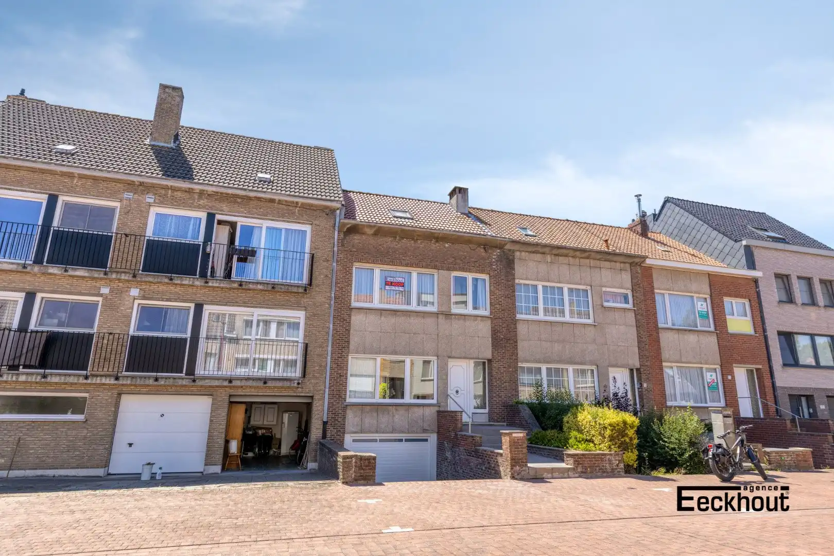 Zeer verzorgde woning met gezellige tuin in de Vuurtorenwijk te Oostende. foto {{pictureIndex}}