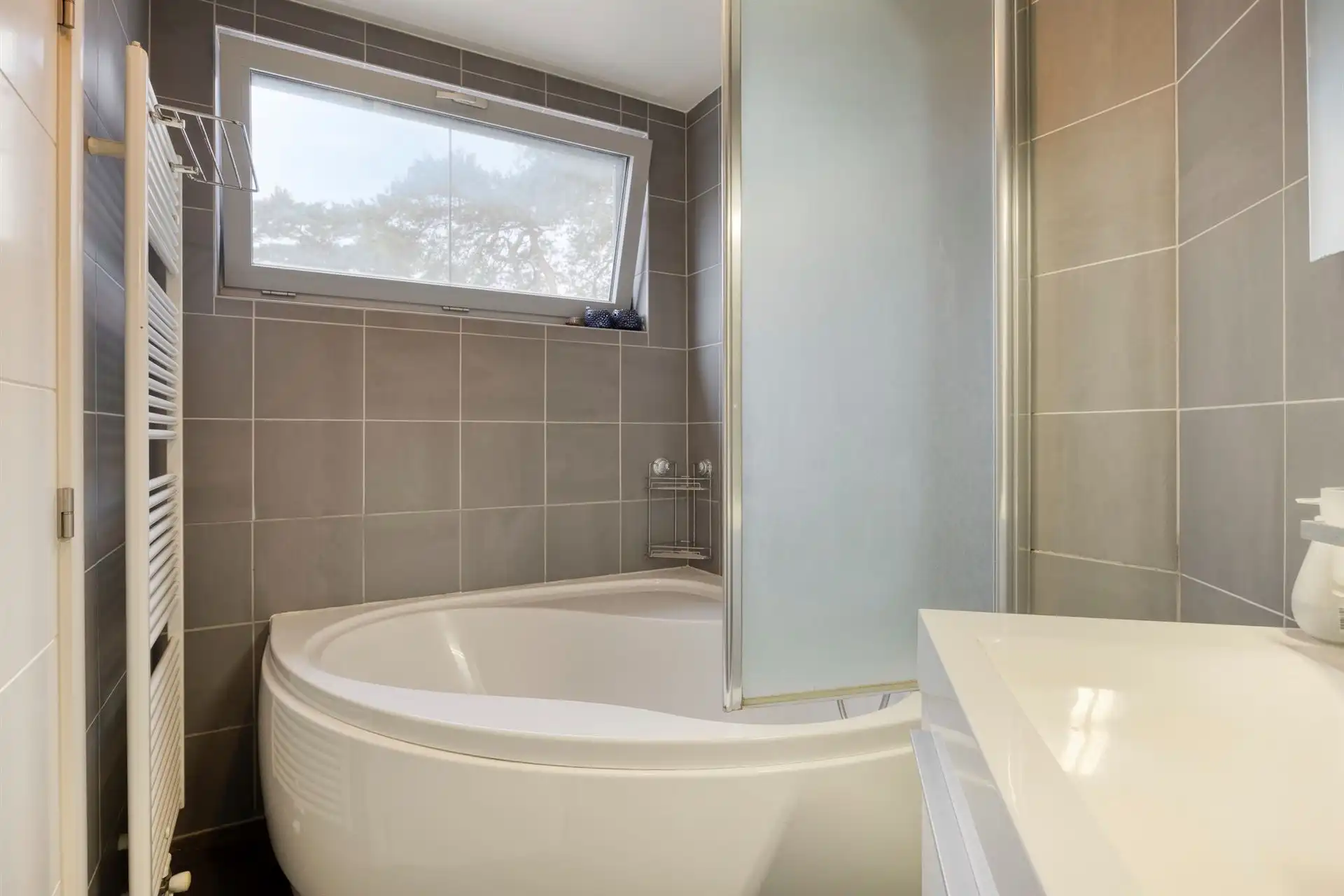Instapklaar appartement met ruim terras én autostaanplaats! foto 11