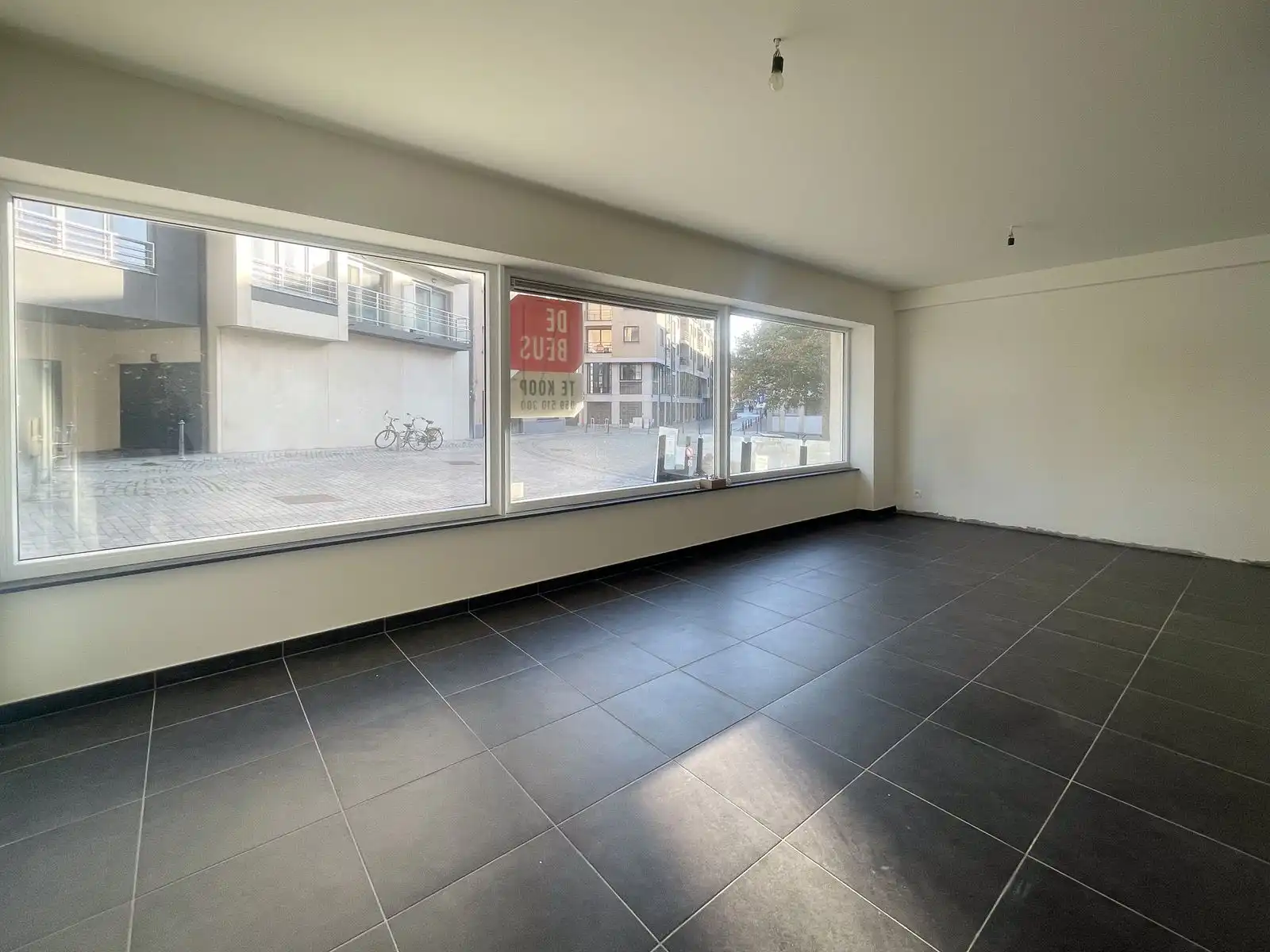 Recent handelspand op topligging, pal aan de Jachthaven foto 4