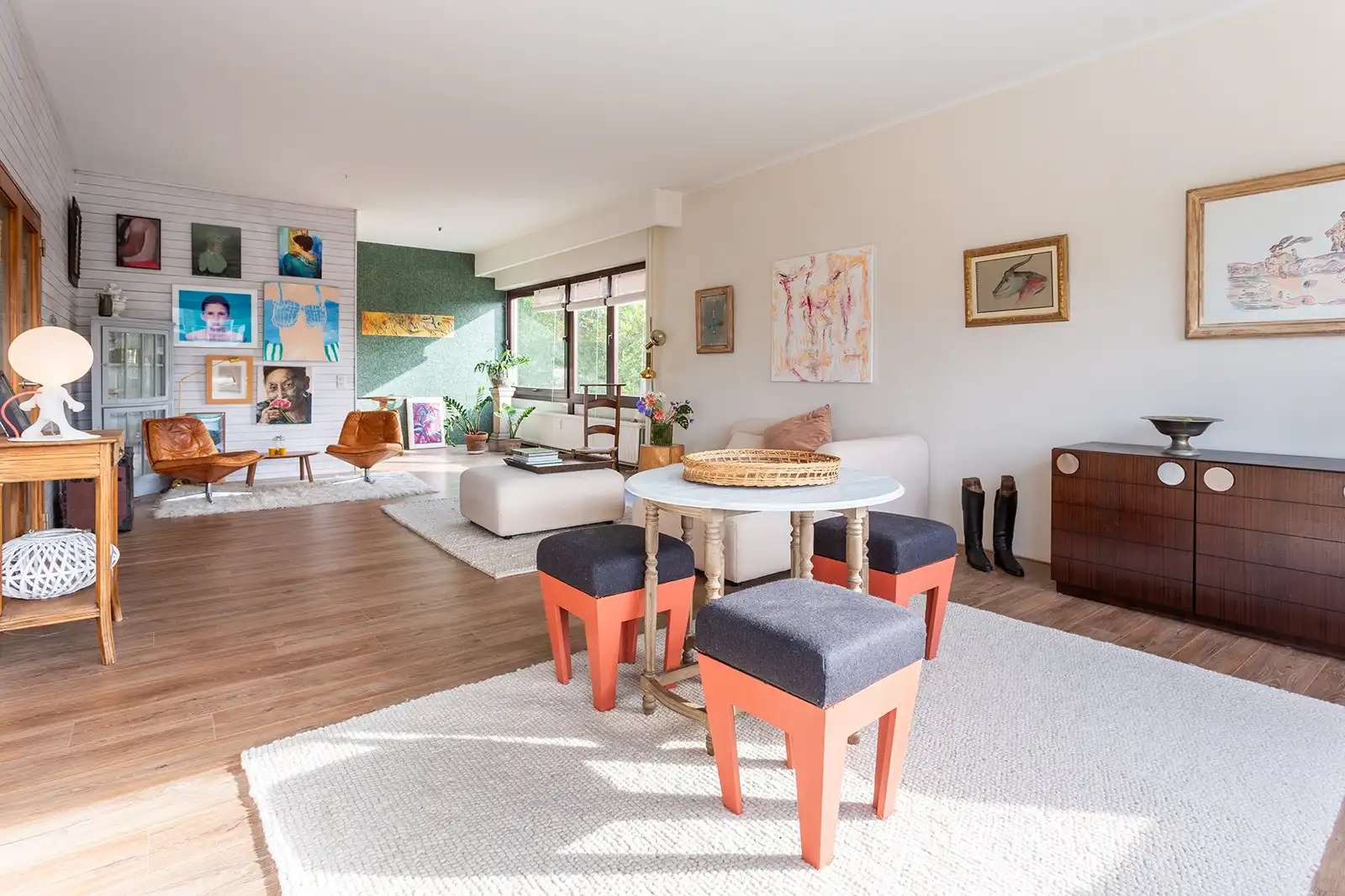 Uniek hoekappartement met 2 slaapkamers en authentieke jaren-60-elementen foto 4