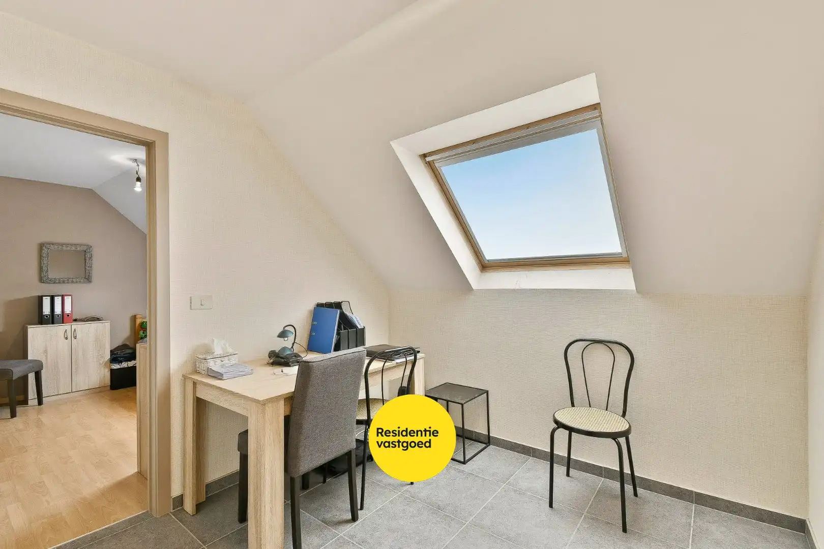 Duplex-appartement in rustige residentie met twee slaapkamers en terras foto 7