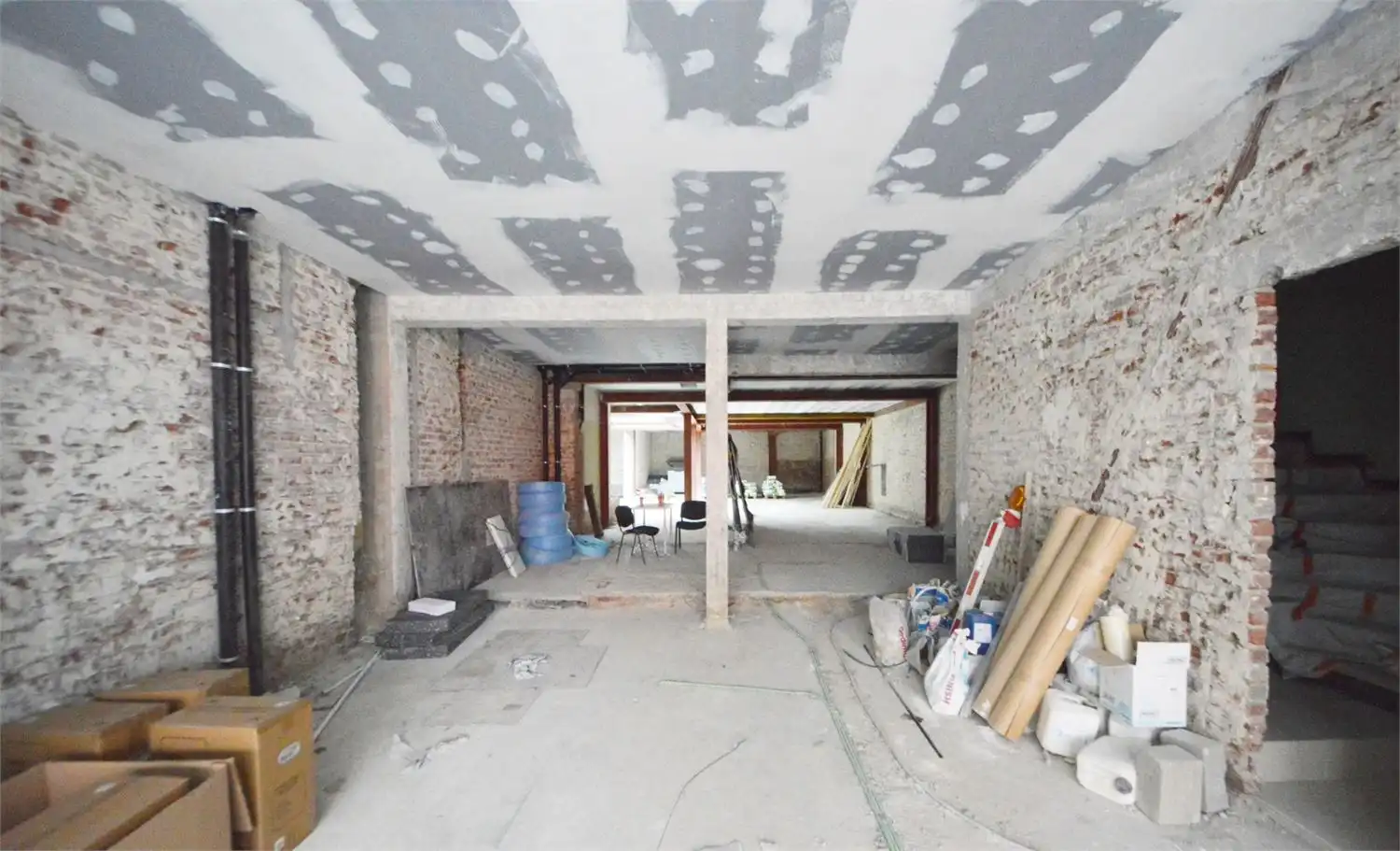 VERNIEUWD COMMERCIEEL GELIJKVLOERS NABIJ GROTE MARKT foto 5