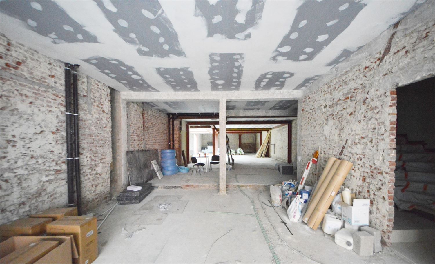 VERNIEUWD COMMERCIEEL GELIJKVLOERS NABIJ GROTE MARKT foto 5