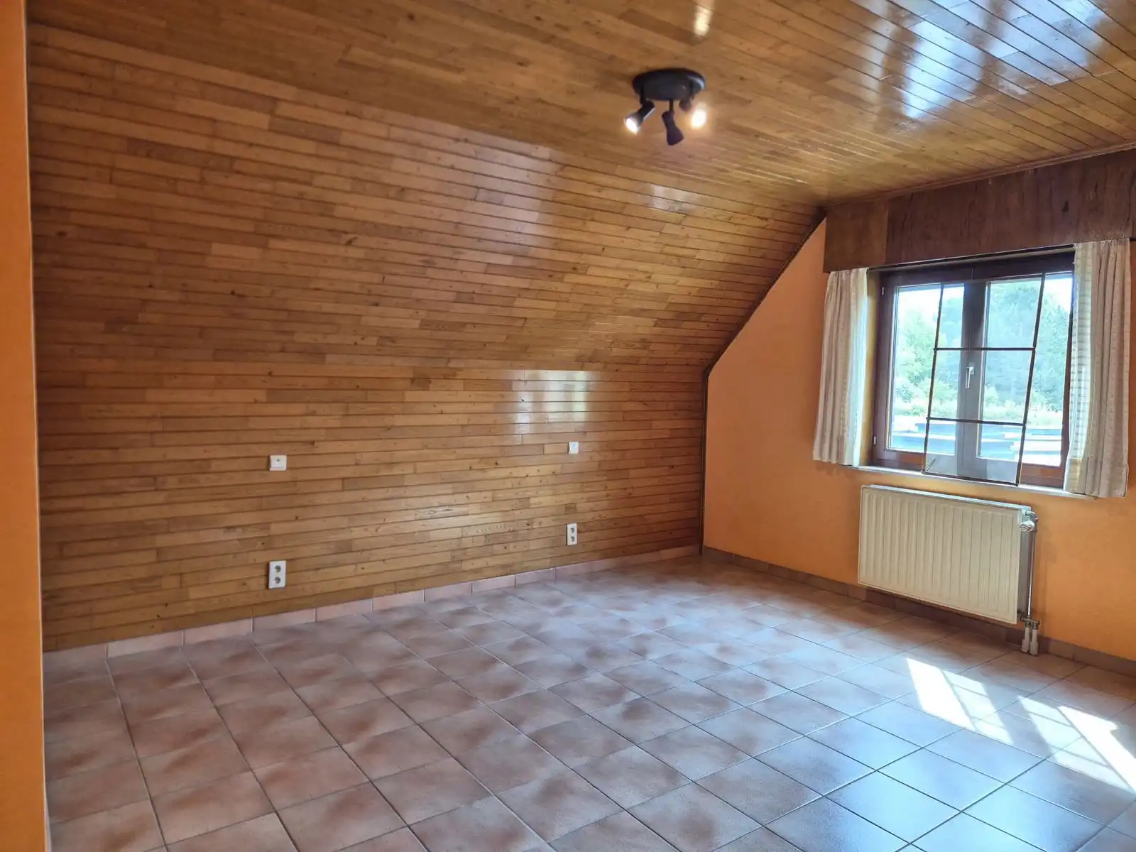 Open bebouwing met 3 slaapkamers, tuin en garage foto 8