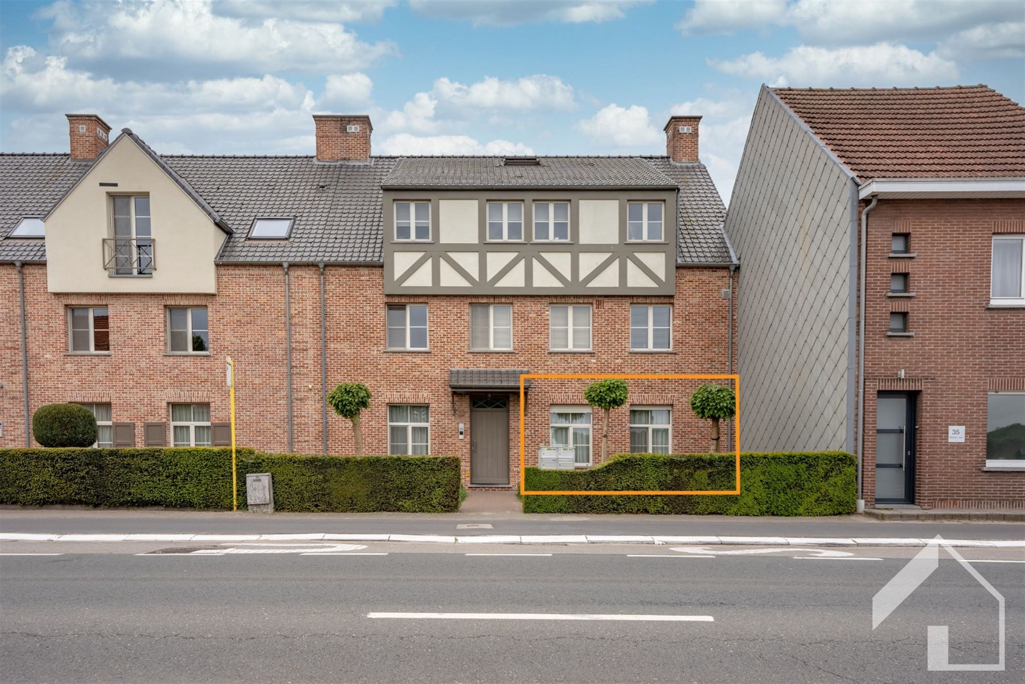 Hoofdfoto van de publicatie: MOOI GELIJKVLOERSAPPARTEMENT MET GARAGE