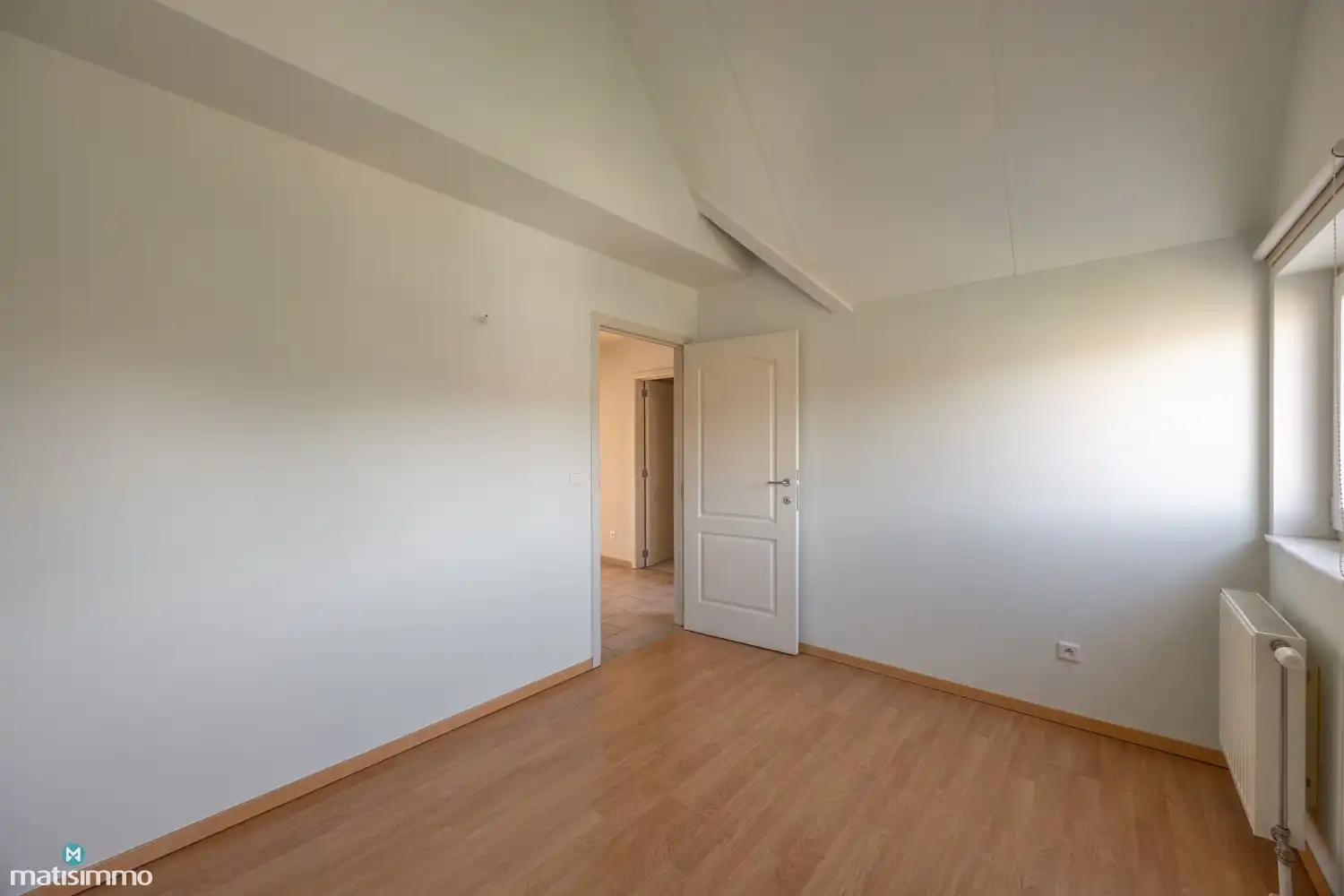 INSTAPKLAAR APPARTEMENT MET 2 SLAAPKAMERS, 3 BALKONS, ZOLDERBERGING (+ OPTIONEEL:  CREËREN VAN AUTOSTAANPLAATS) foto 15