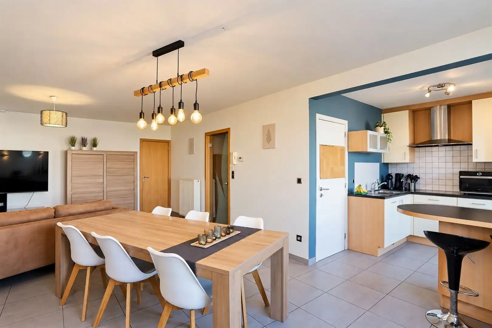 Ruim appartement met 3 slaapkamers, terras en garage te Baasrode foto 2