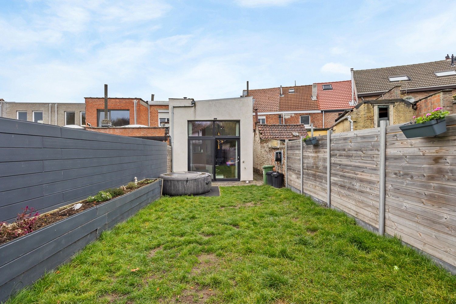 Instapklare, volledig gerenoveerde woning met hoge plafonds en zonnige tuin (±100m²) in hartje Hemiksem foto 19