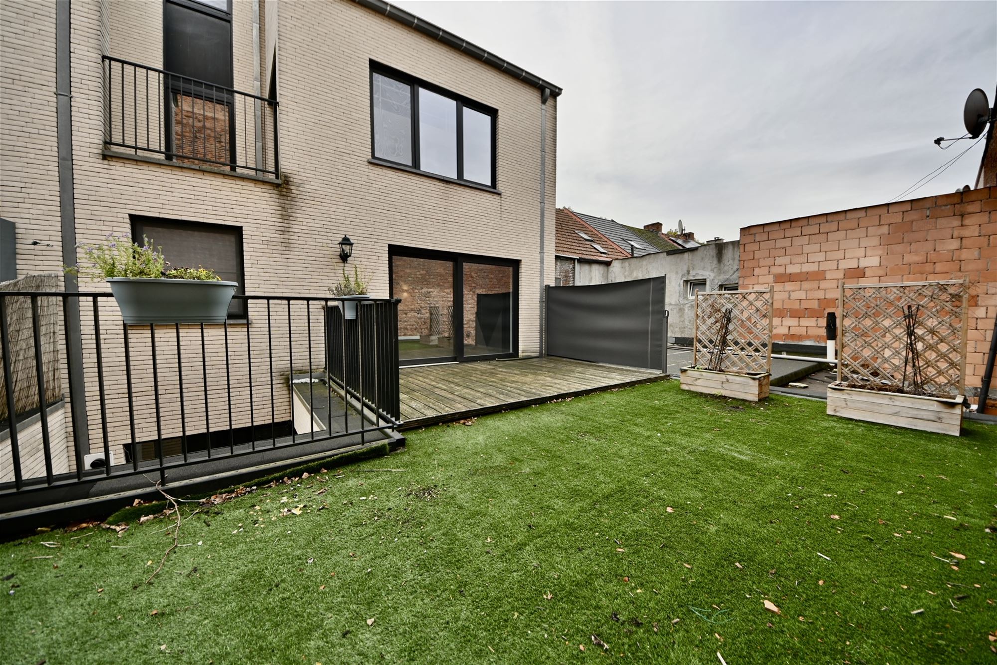 Appartement met 2 slaapkamers, terras en staanplaats.  foto 15