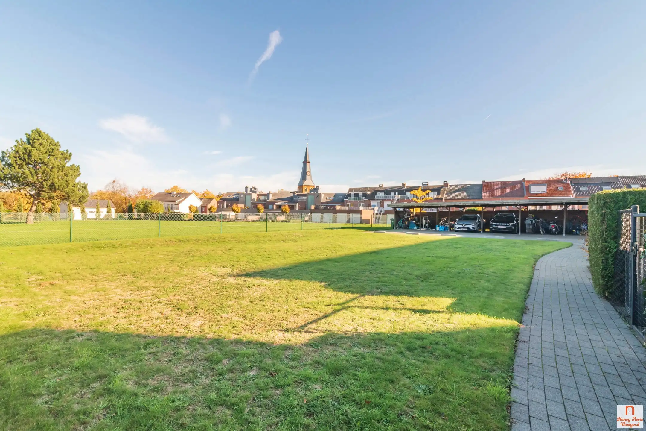 Gelijkvloers appartement met aparte ingang en privétuin foto 35