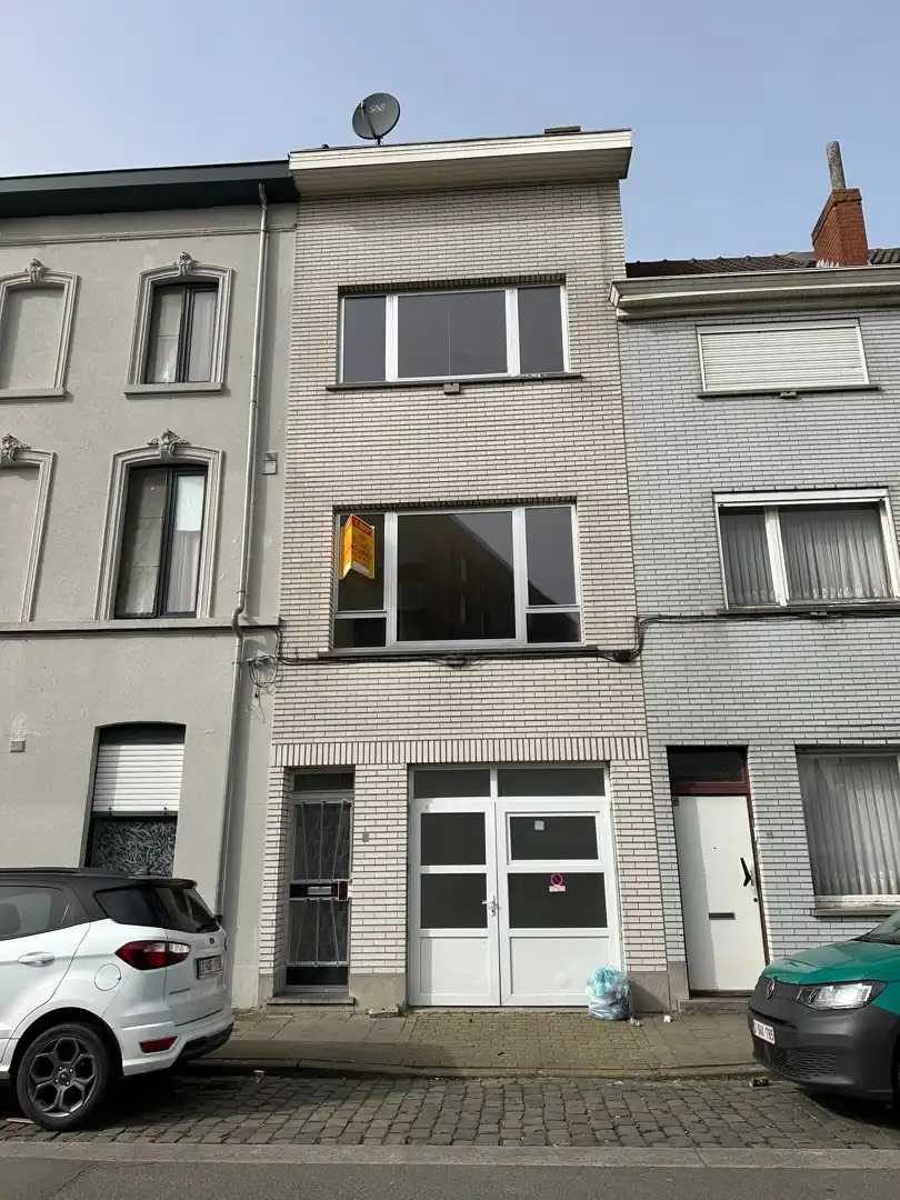Hoofdfoto van de publicatie: Goed gelegen belétage-rijwoning in Gent