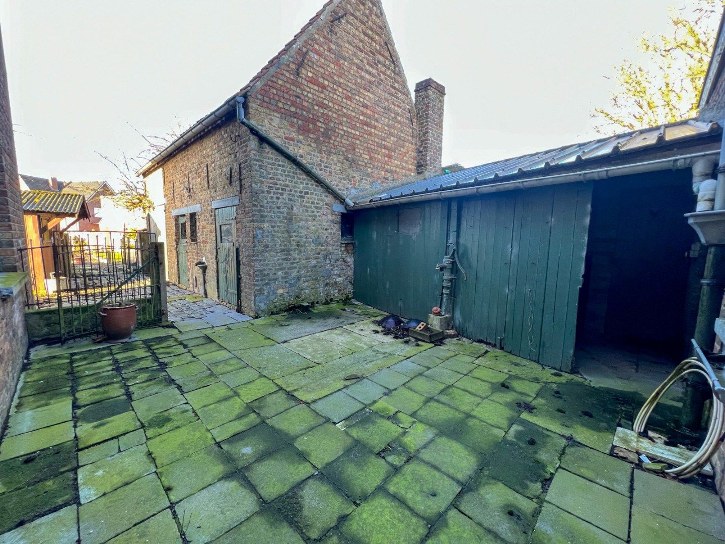 TE RENOVEREN WONING OP EEN PERCEEL VAN 8.000M² foto 15