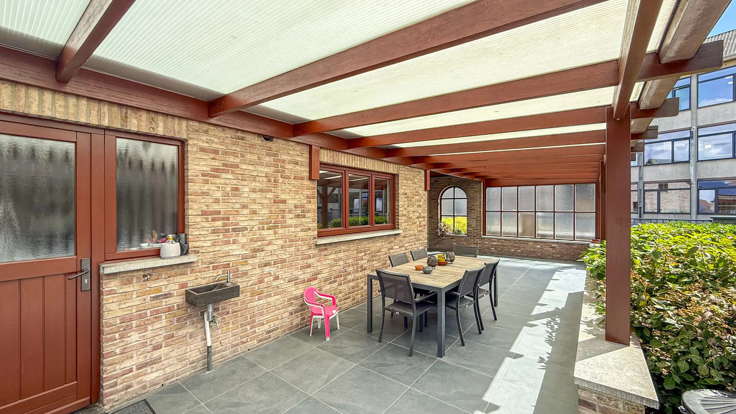 Ruime gezinswoning met 4 slpk, zonnepanelen en grote tuin! foto 46