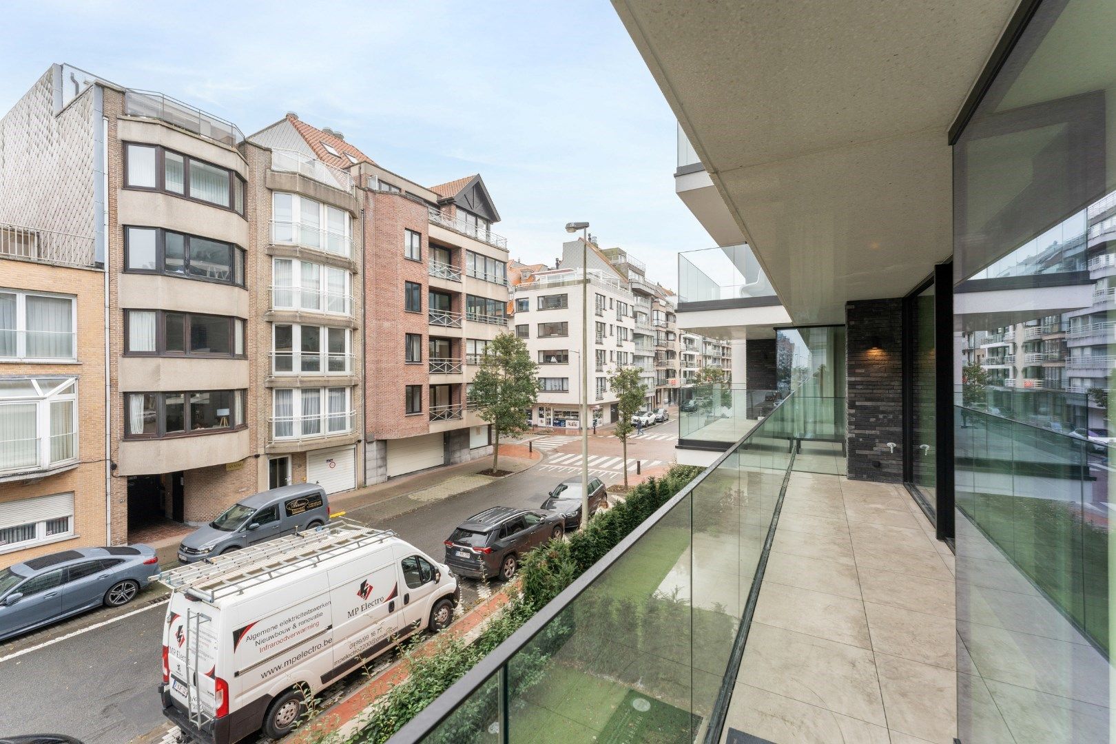 Prachtig nieuwbouwappartement in centrum Knokke nabij de Lippenslaan en de Zeedijk! foto 2