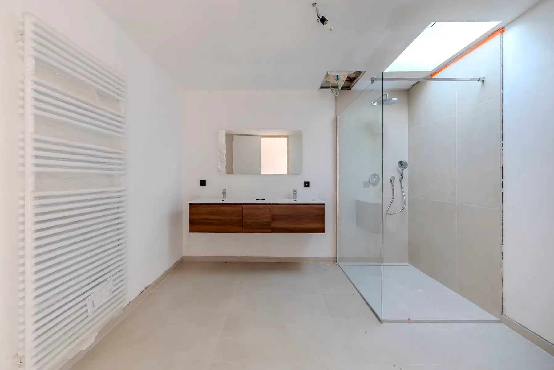 Gerenoveerde woning met 3 slpks, tuin en garage foto 13