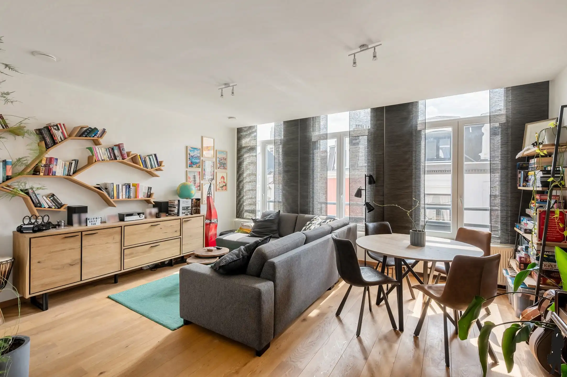 Instapklaar app. met terras nabij Centraal Station foto 2