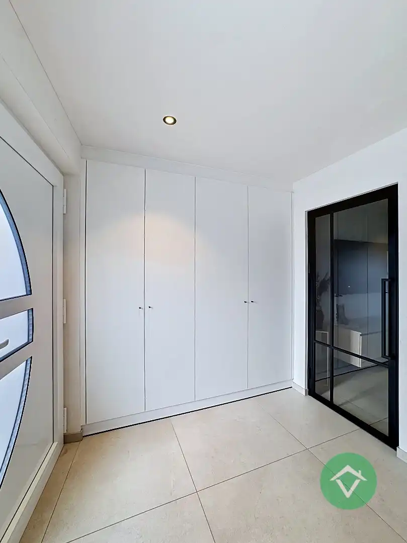 Instapklare woning met 4 slaapkamers en tuin te huur in Roeselare foto 3