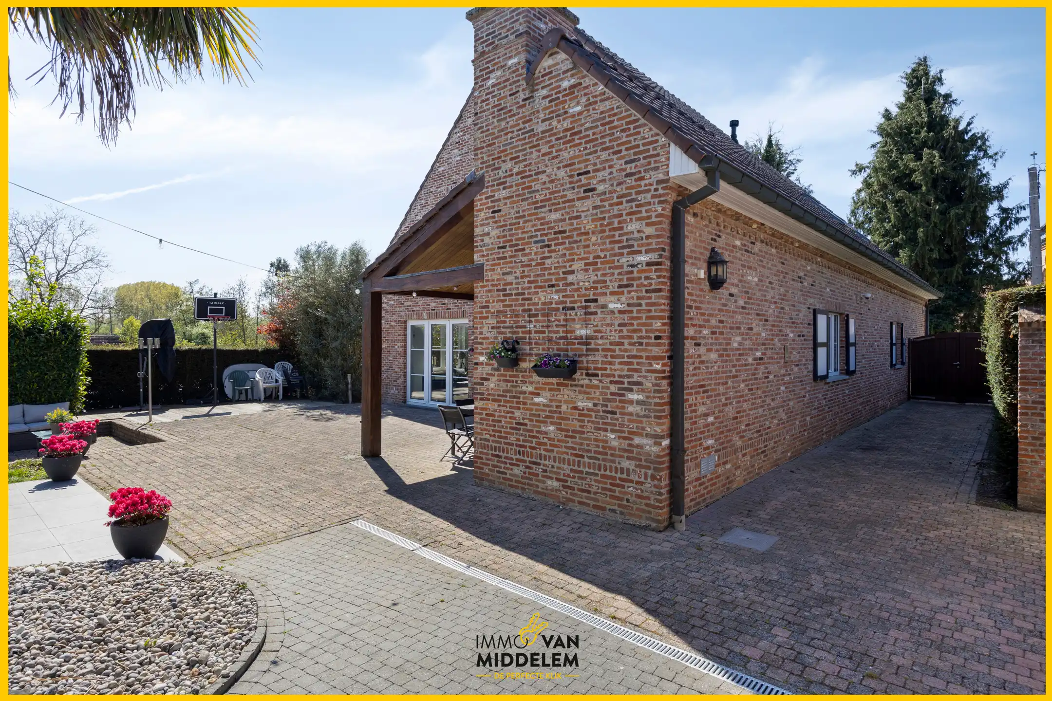 CHARMANTE VILLA MET ZWEMBAD EN VEELZIJDIG BIJGEBOUW foto 26