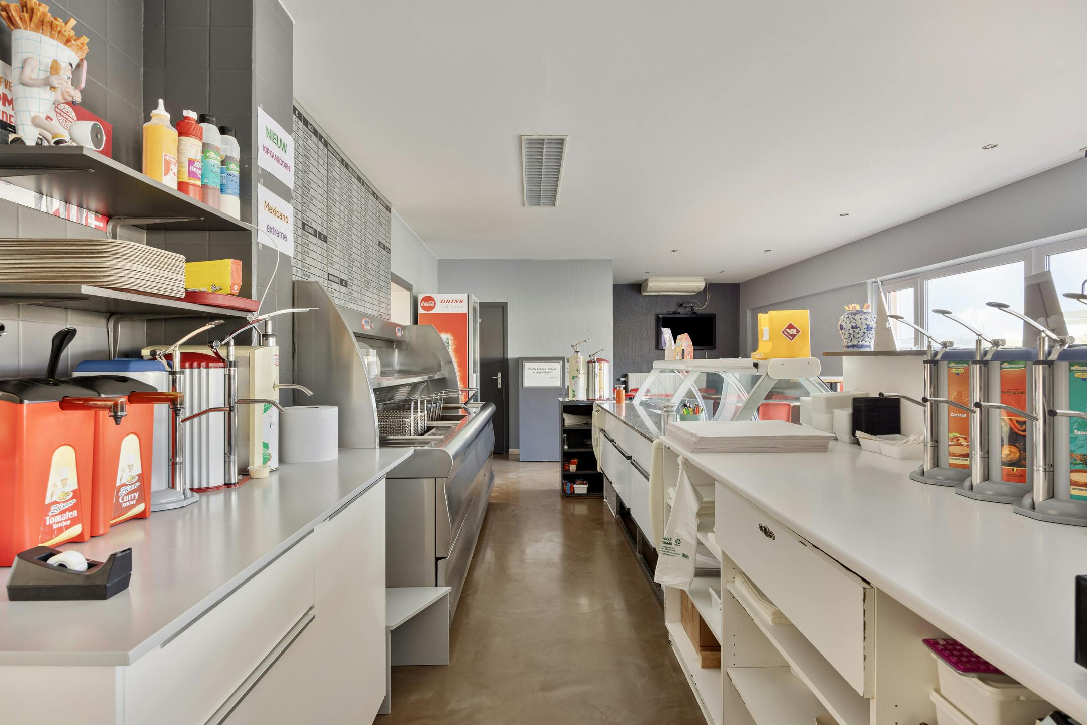 Instapklaar handelshuis op toplocatie in Dilsen te koop foto 4