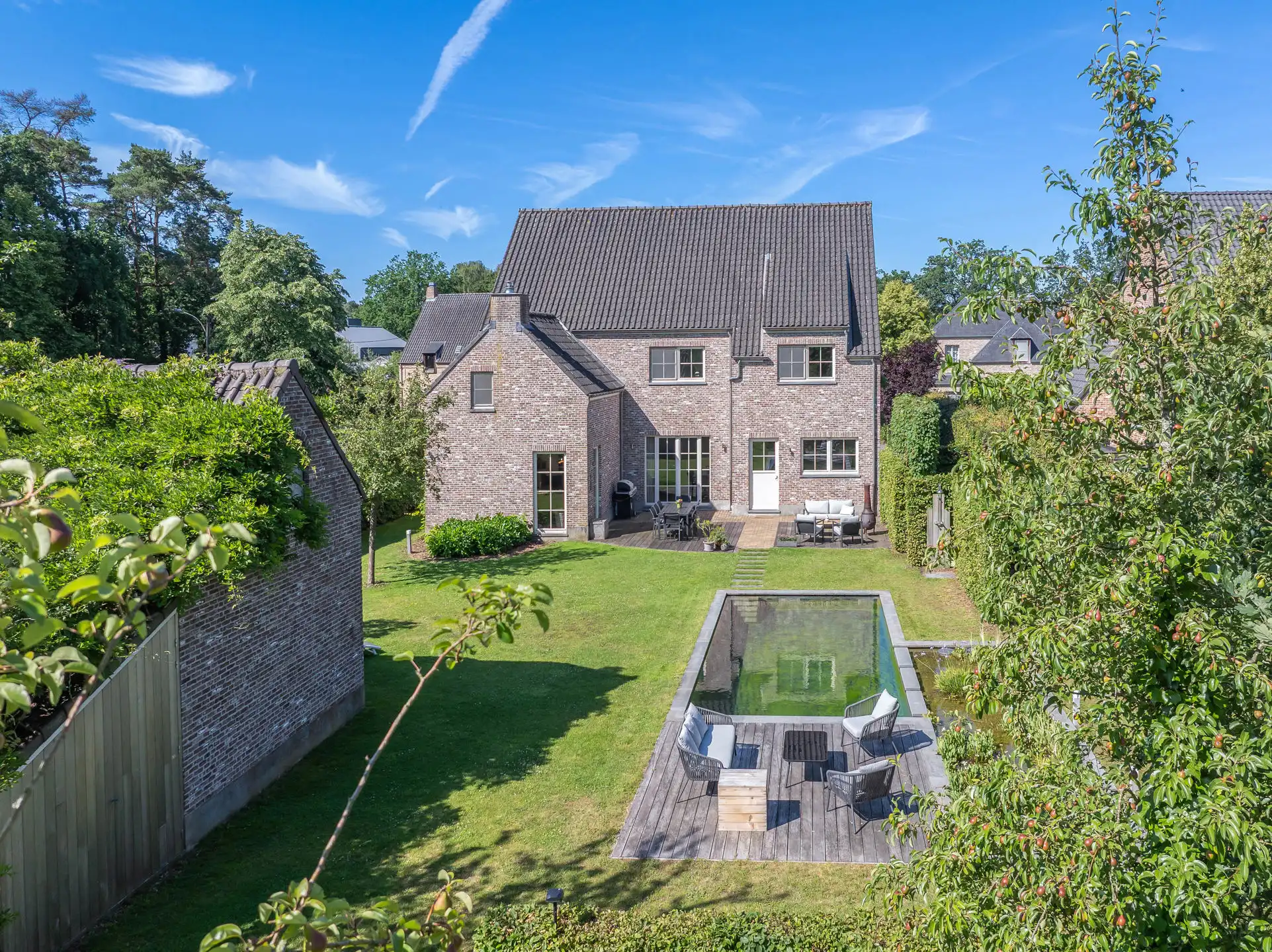 Rustig gelegen villa met prachtige tuin en zwemvijver foto 44