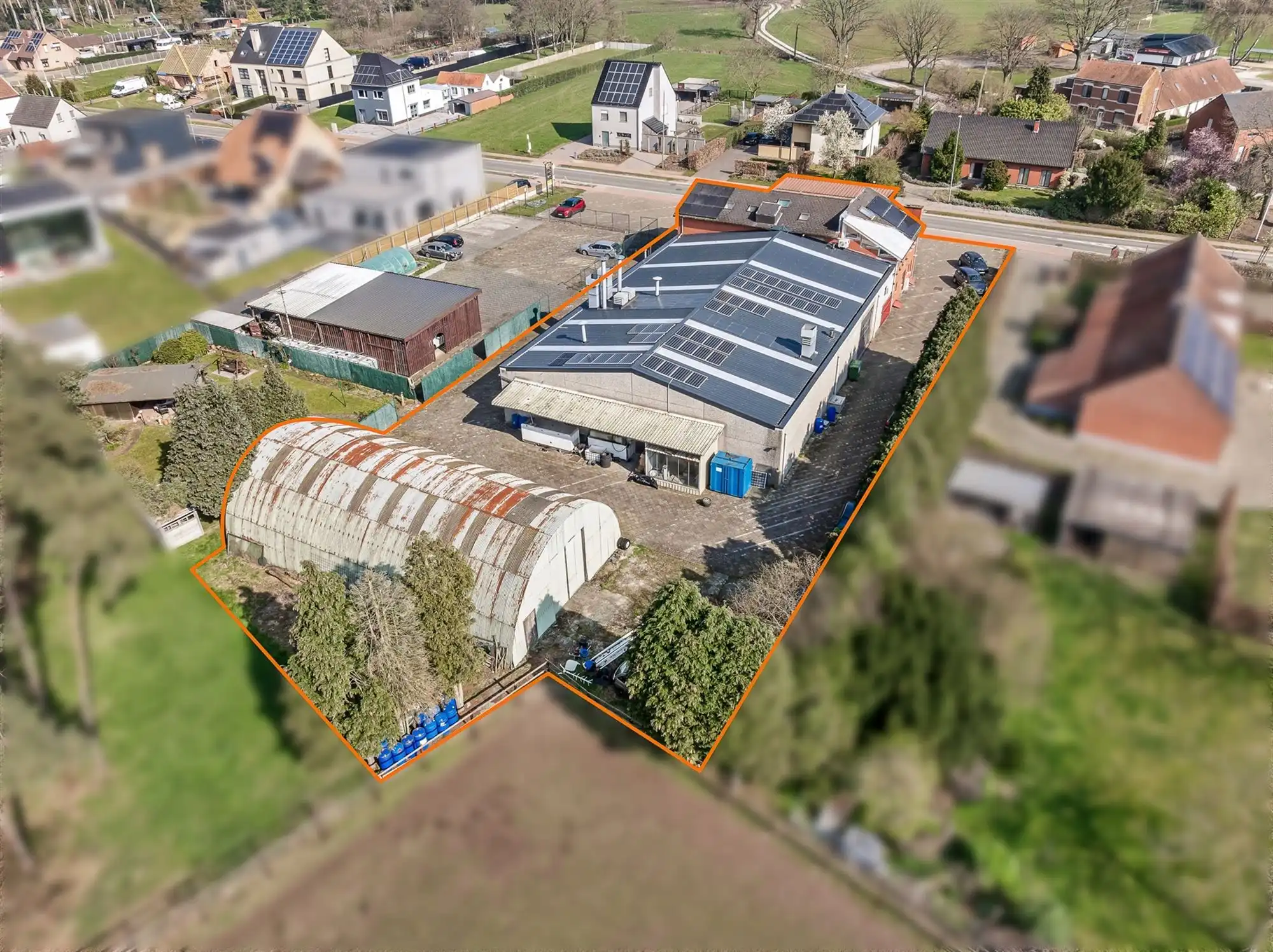 OVER TE NEMEN GARAGE (800M²) EN TANKSTATION GELEGEN OP EEN PERCEEL VAN 2727M² TE HAM foto 4