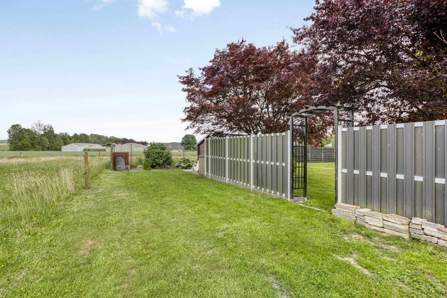 Open bebouwing met 4 slp, tuin, garage en prachtig uitzicht! foto 27
