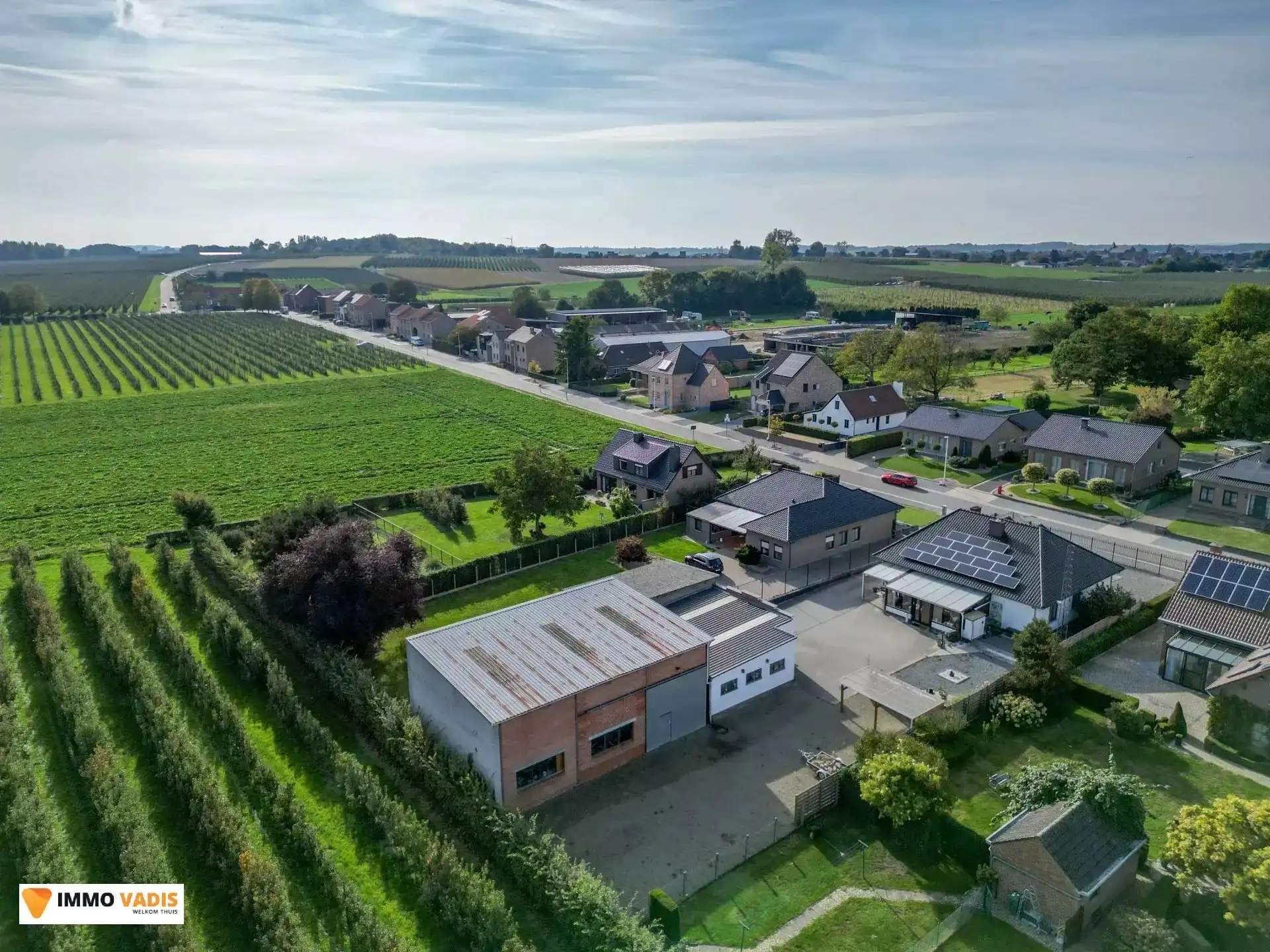 Te koop op lijfrente - Comfortabele villa met drie slaapkamers, twee garages en een magazijn. foto 30