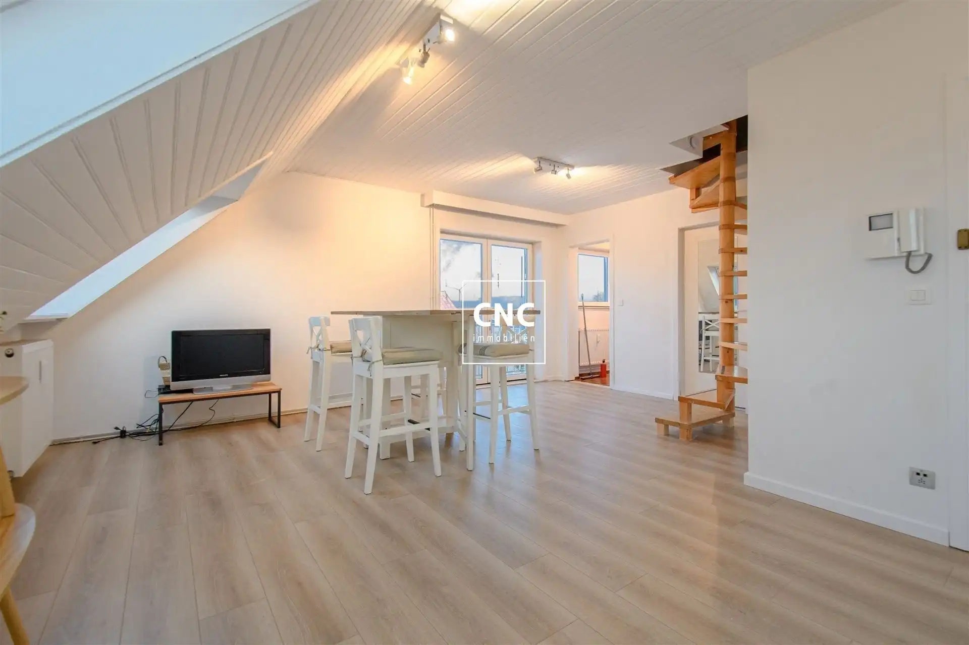 Instapklaar dakappartement in een mooie villa-residentie foto 5