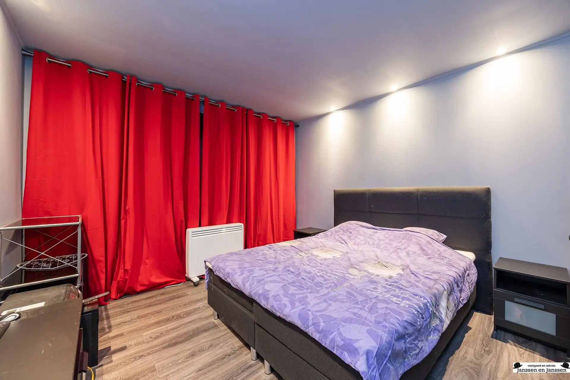 Deels gerenoveerd appartement in het centrum van Merksem! foto 10