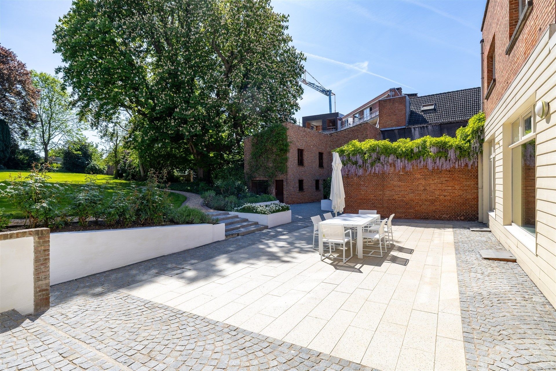 Exclusief herenhuis in neoclassicistische stijl met prachtige tuin foto 29