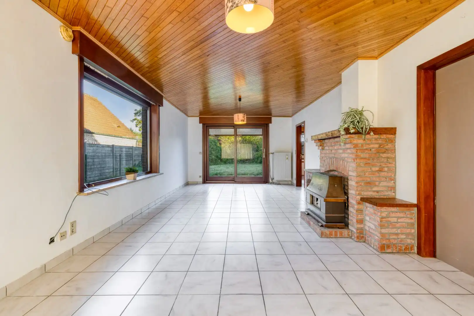 Vrijstaande woning met licht, ruimte en veel potentieel foto 3