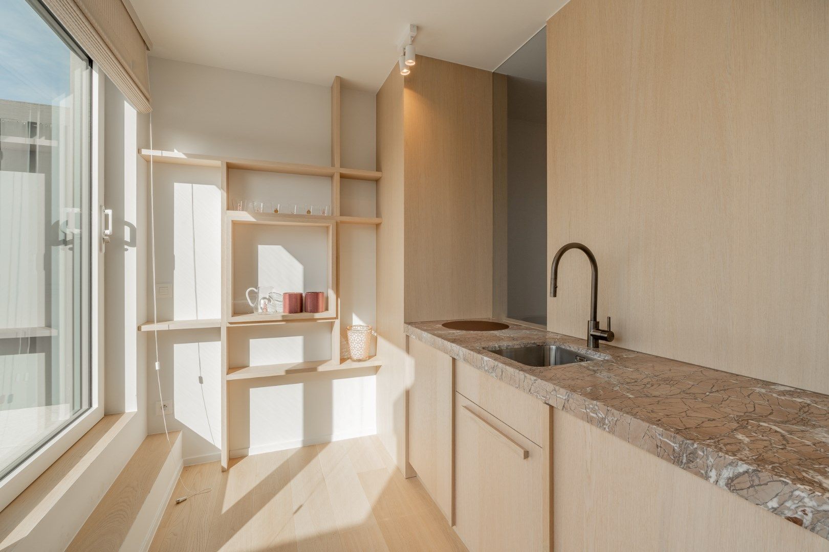 Luxueus gerenoveerde penthouse met groot zonneterras op wandelafstand van het Albertplein foto 21