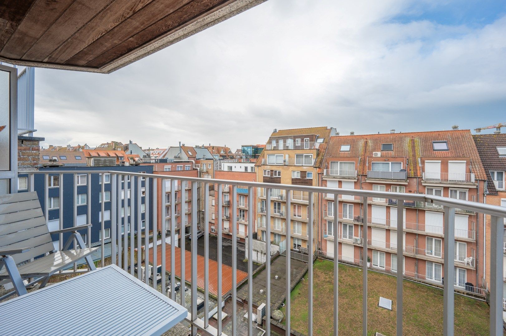 Verzorgd appartement in het commercieel centrum op wandelafstand van de Zeedijk.   foto 13