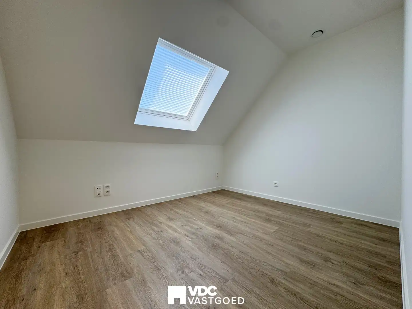 Ruim en modern duplex-appartement met 3 slaapkamers en twee parkeerplaatsen foto 14
