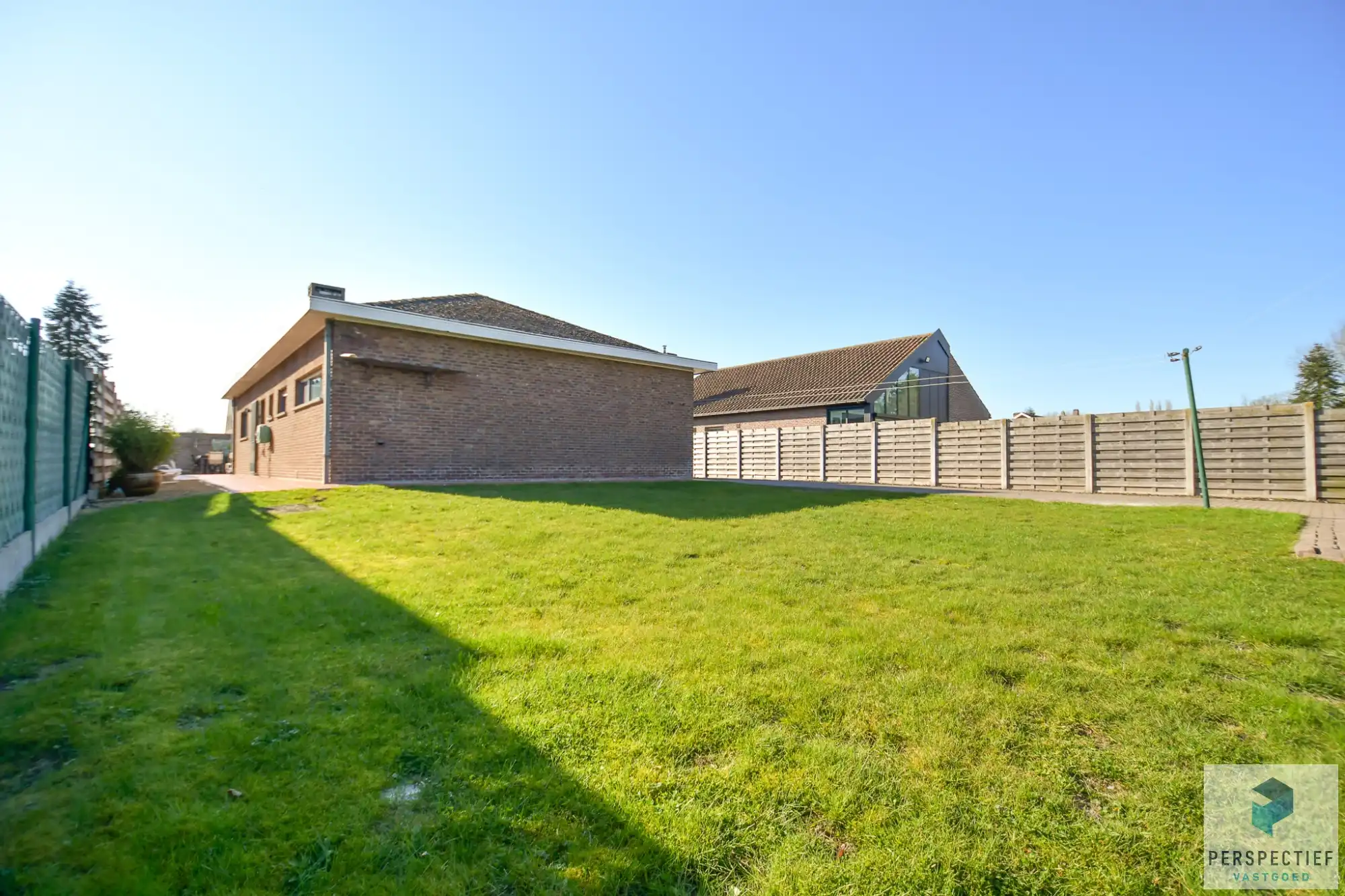 BEZOEKMOMENT WOENSDAG 25/03 VAN 16U TOT 18U | UITSTEKEND GELEGEN GELIJKVLOERSE WONING met 4 slaapkamers en tuin foto 3