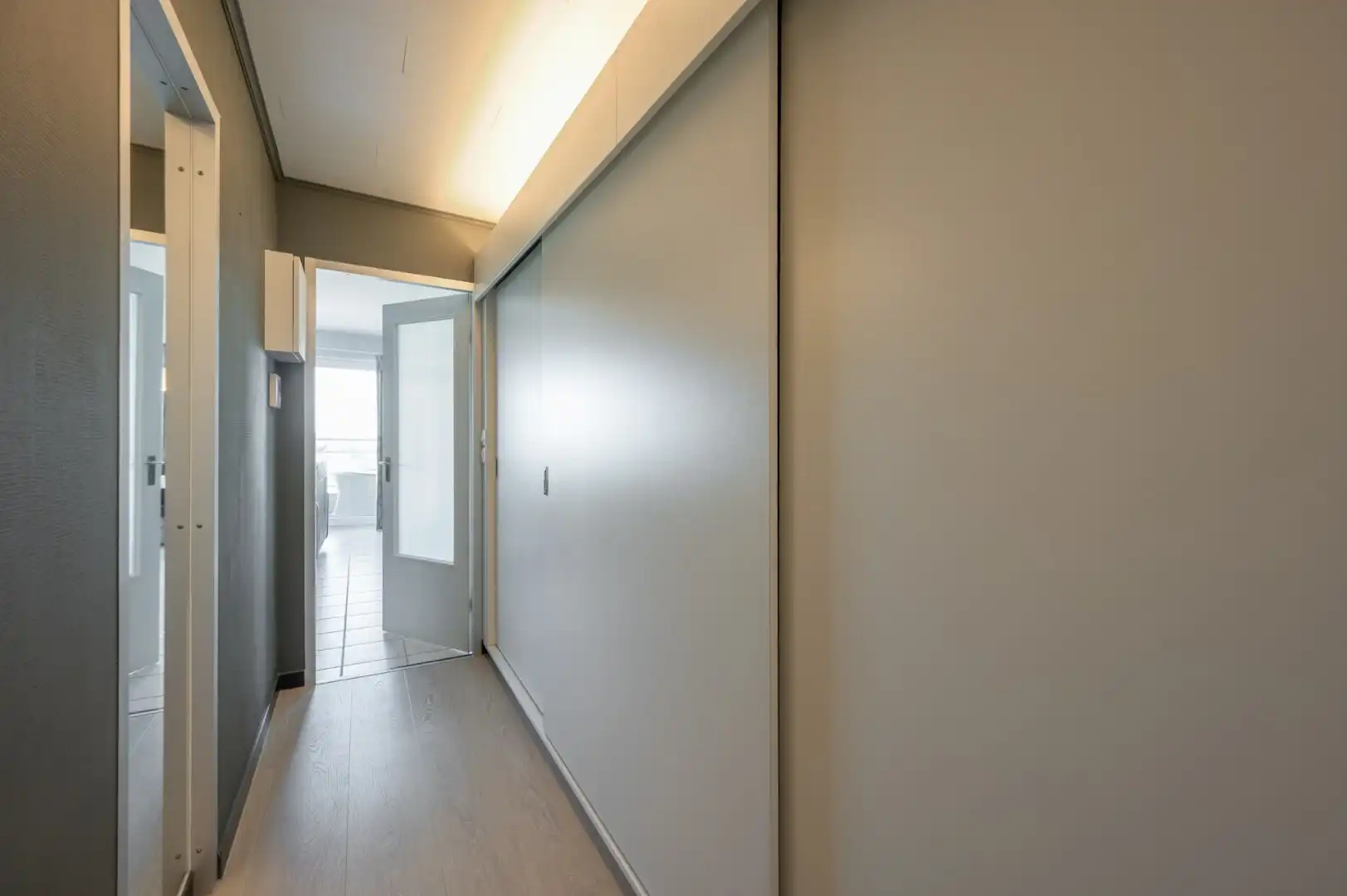 Ruime studio met het comfort van een 1-slaapkamerappartement op toplocatie aan zee! foto 14