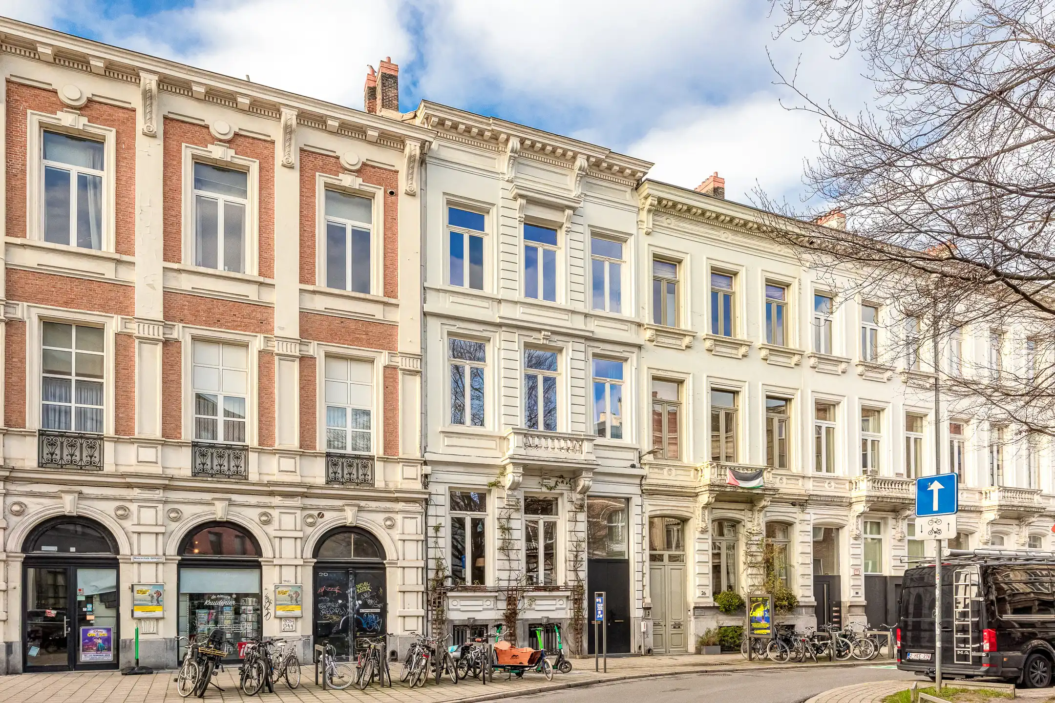 ANTWERPEN - Karaktervolle herenwoning met tuin foto {{pictureIndex}}