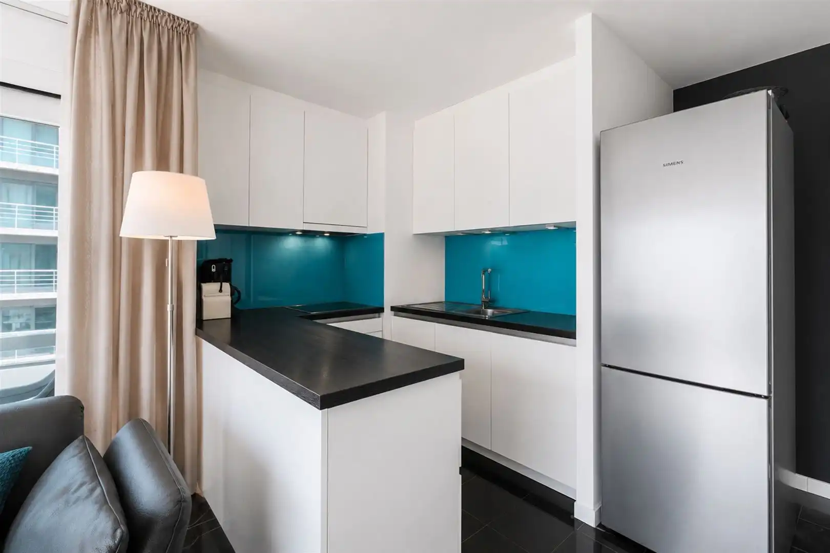 uitzonderlijk hoek appartement met 2 slaapkamers foto 3