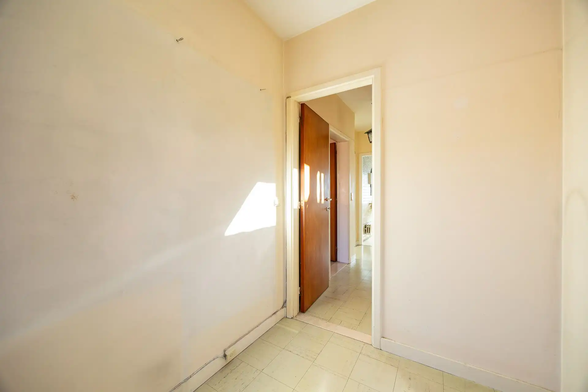 Ruime halfopen bebouwing met 5 slaapkamers, garage en zonnige tuin op toplocatie! foto 24