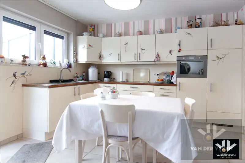 Rustig gelegen, goed onderhouden, instapklare en energiezuinige woning met veel licht en ruimte foto 4