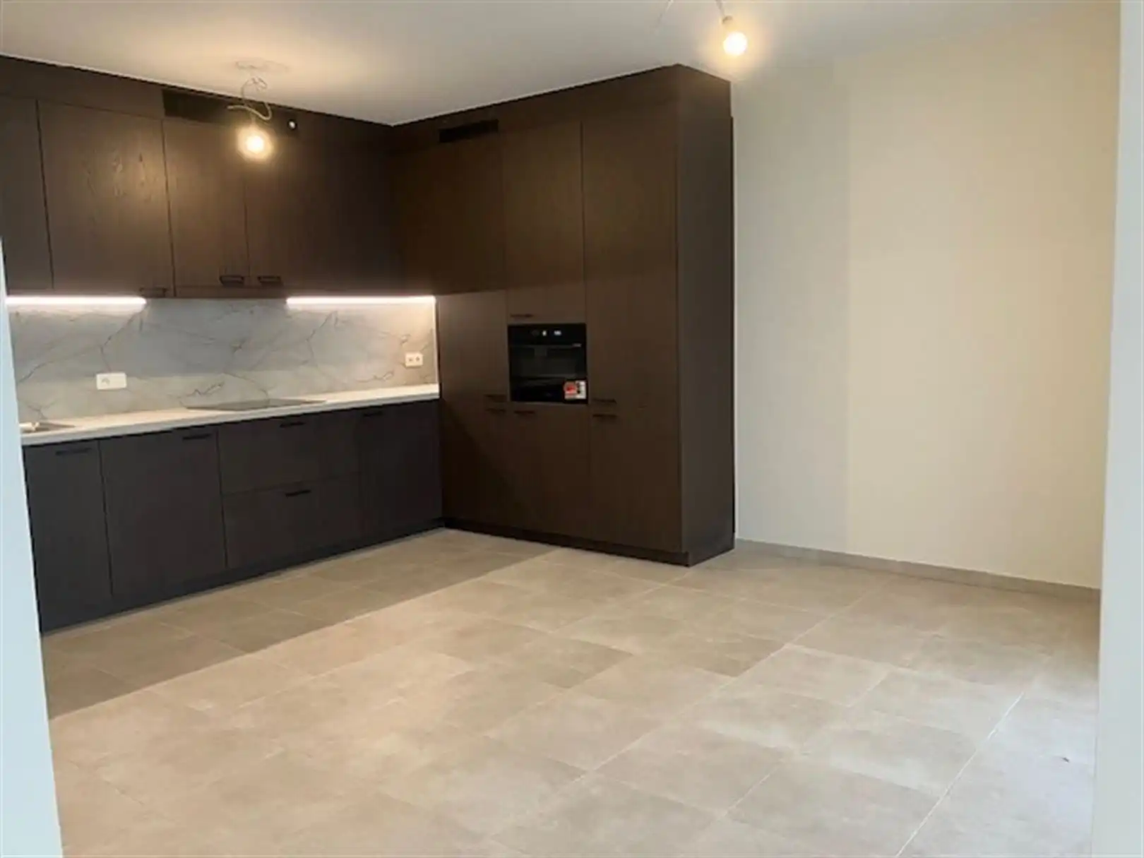 Stijlvol tweeslaapkamer appartement in centrum Westmeerbeek foto {{pictureIndex}}