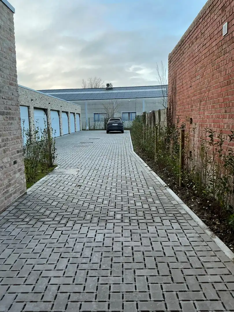 Gelijkvloers éénslaapkamerappartement met tuin en ruime garage foto 7
