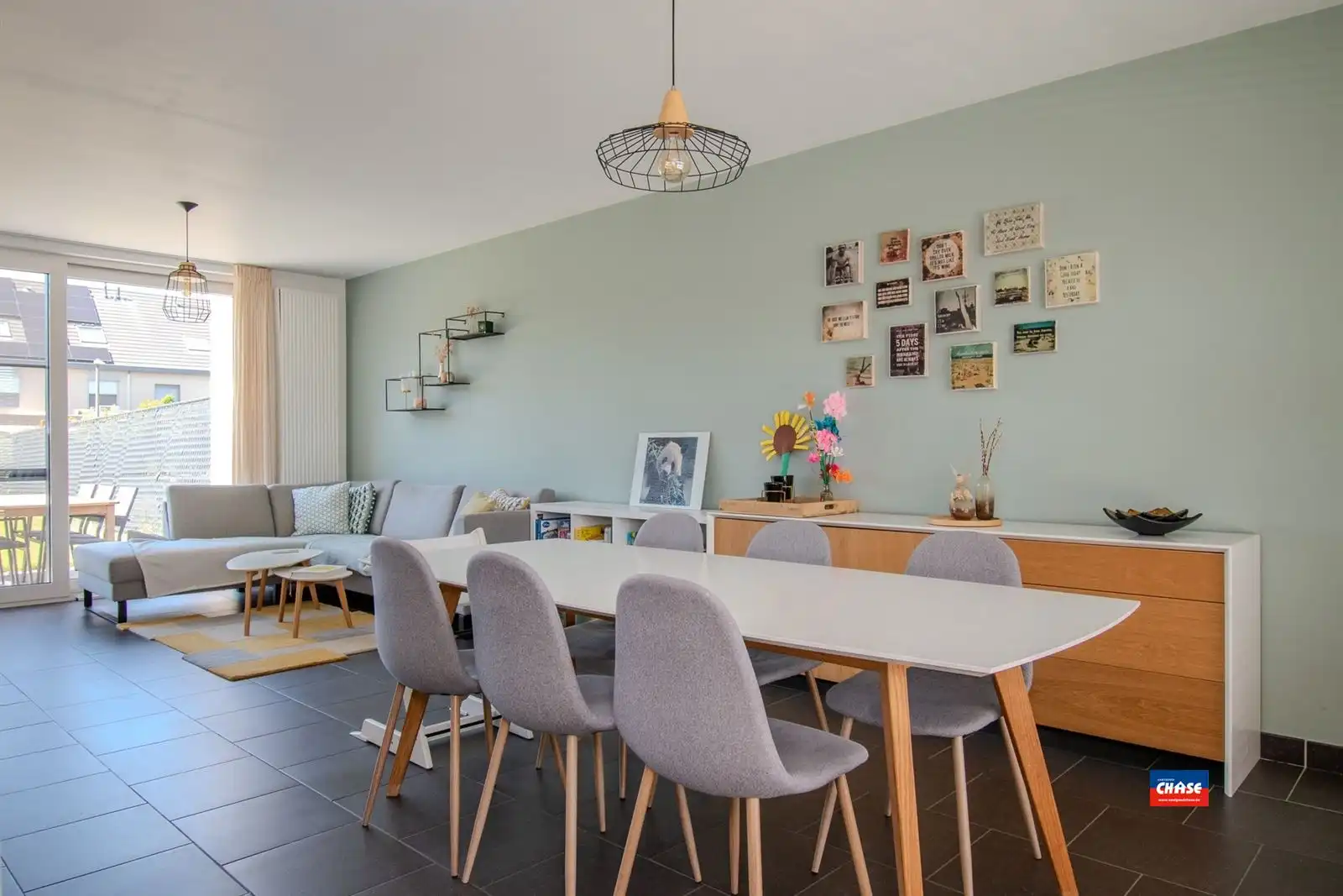 Instapklare woning met 4 slaapkamers, tuin en garagebox foto 3