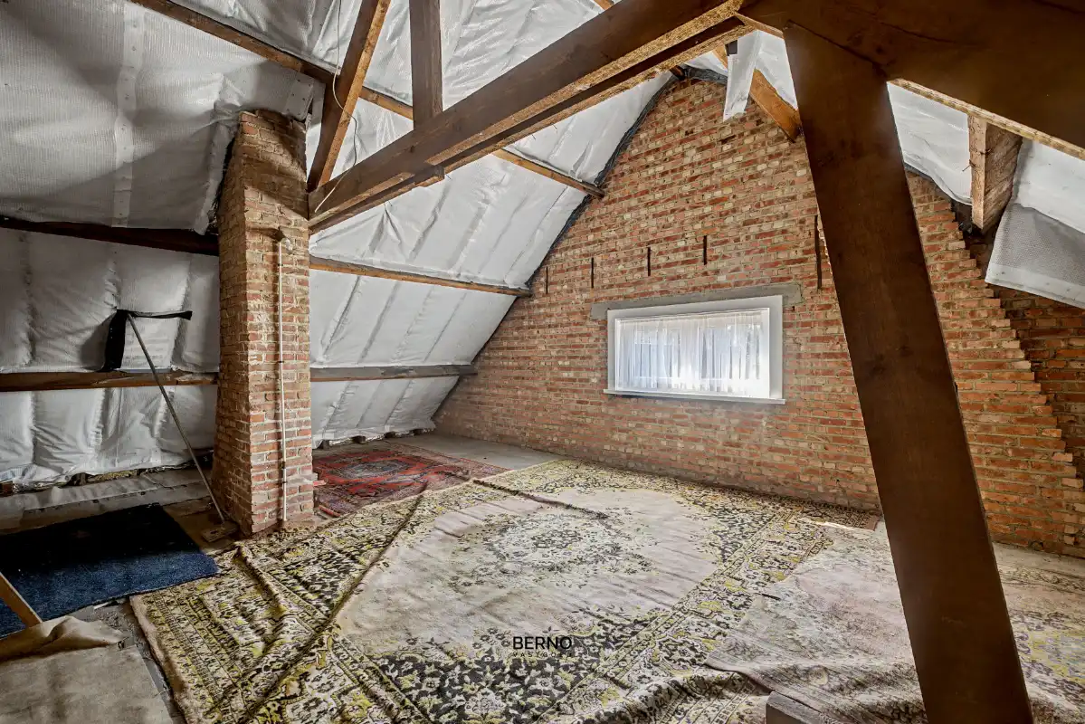 Halfopen bebouwing met oprit en ruime, zonnige tuin. foto 16