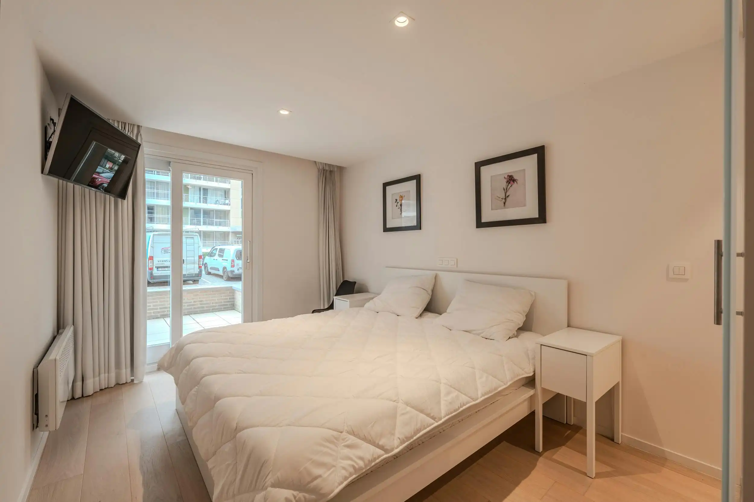 Uitzonderlijk ruim appartement met drie slaapkamers foto 6