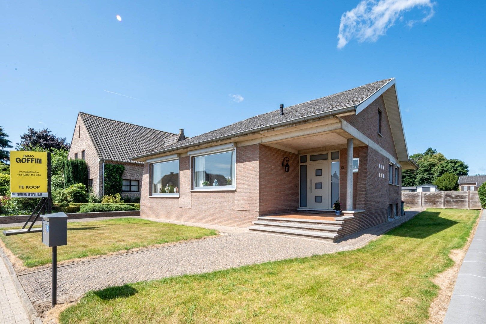 Uitstekend onderhouden vrijstaande bungalow woning op 6a 47ca in een gegeerde woonbuurt vlakbij het centrum van Bilzen foto {{pictureIndex}}