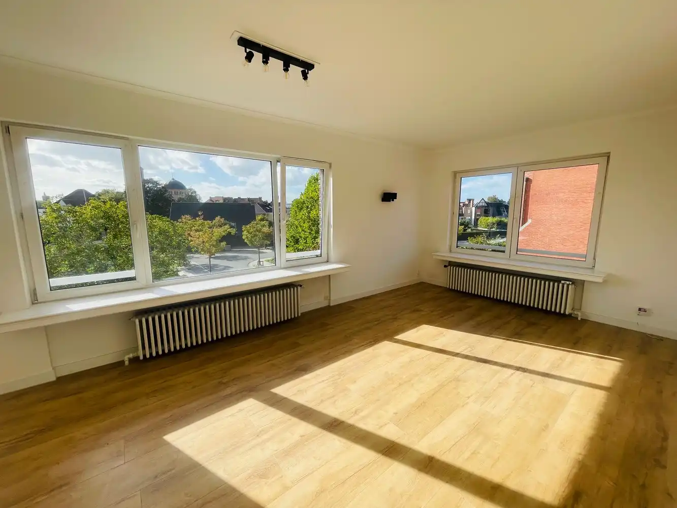 Brugge Kristus Koning  Leuk zonnig lichtrijk appartement met 2 slaapkamers Totaal vernieuwd ! foto 5