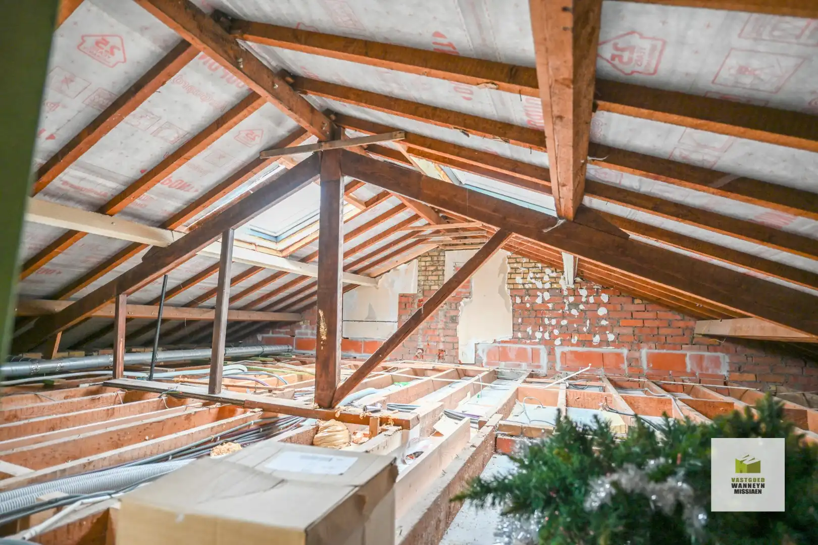 Gerenoveerde woning met 3slpk, garage en tuin op 648m2 foto 14