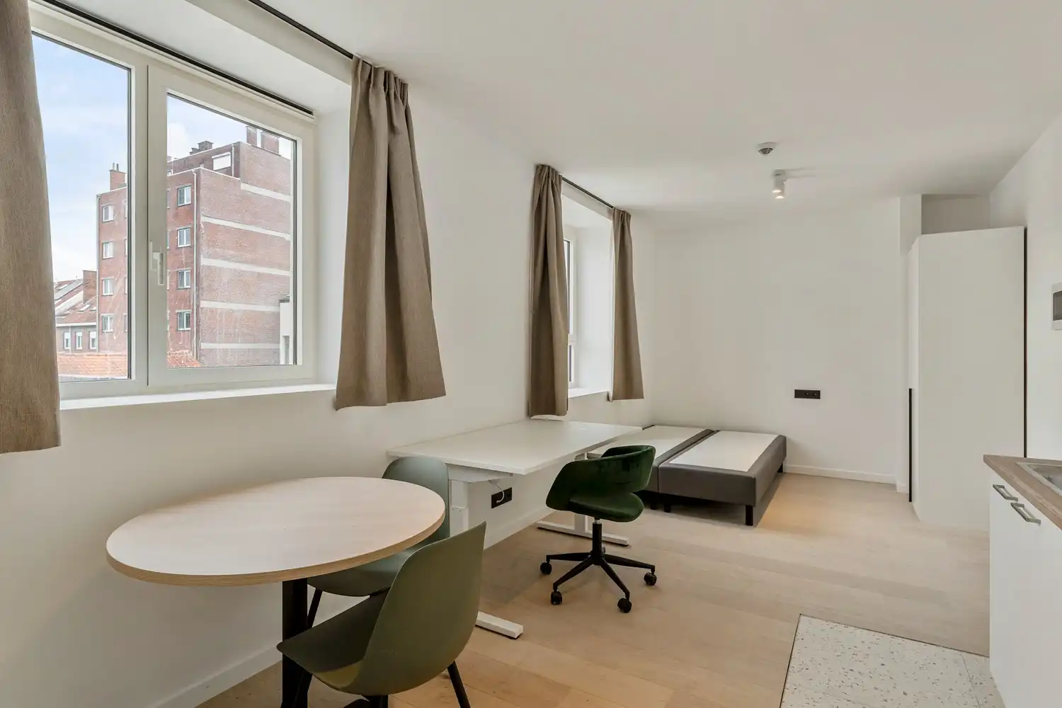 Bent u nog op zoek naar een mooie studio voor het academiejaar '26-'27? Nieuwe studio's, onmiddellijk beschikbaar voor eigen gebruik of verhuur! foto 3